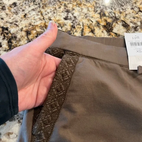 Cotton Blend Women’s Casual Shorts, J Jill, Embroidered Lace Detailed Pockets - Picture 6 of 10